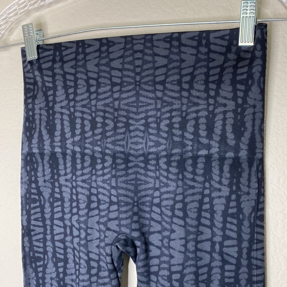Spanx Look at me now compression leggings Sz large - Picture 2 of 4